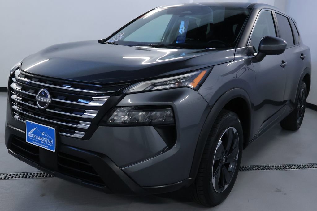 Used 2024 Nissan Rogue SV image 3