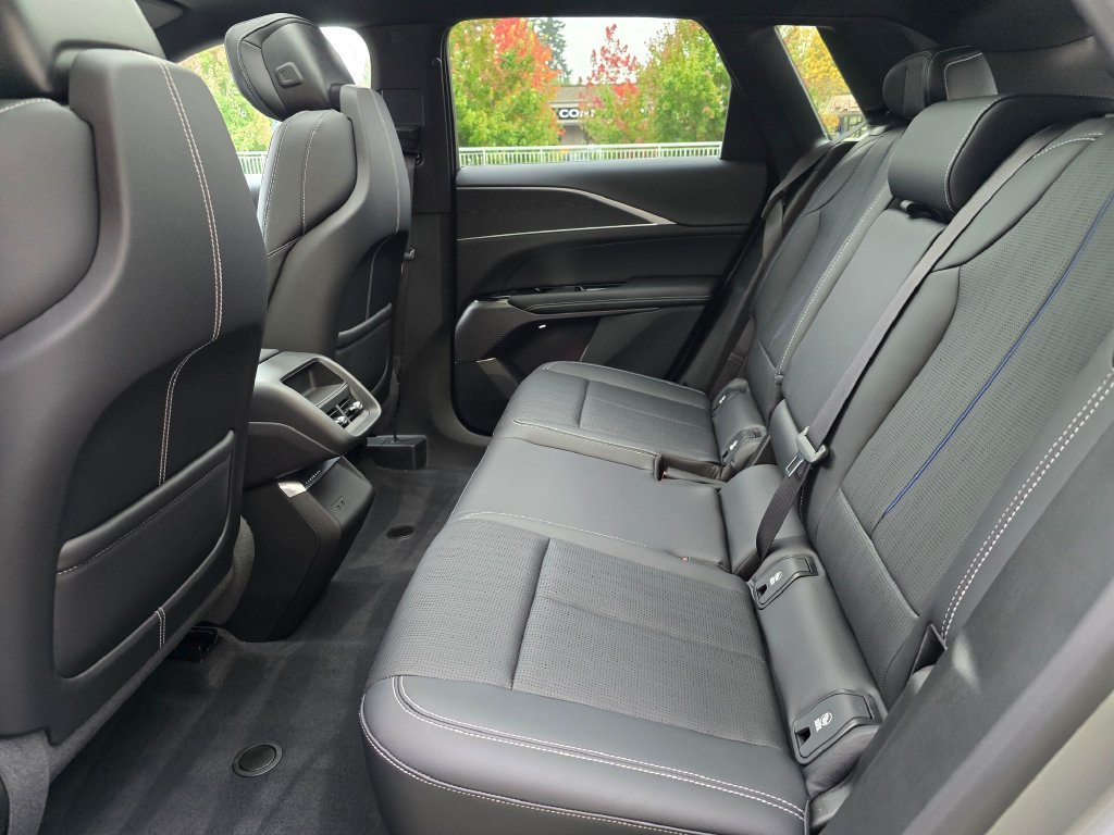 Certified 2025 Cadillac Lyriq Luxury AWD/4WD image 17