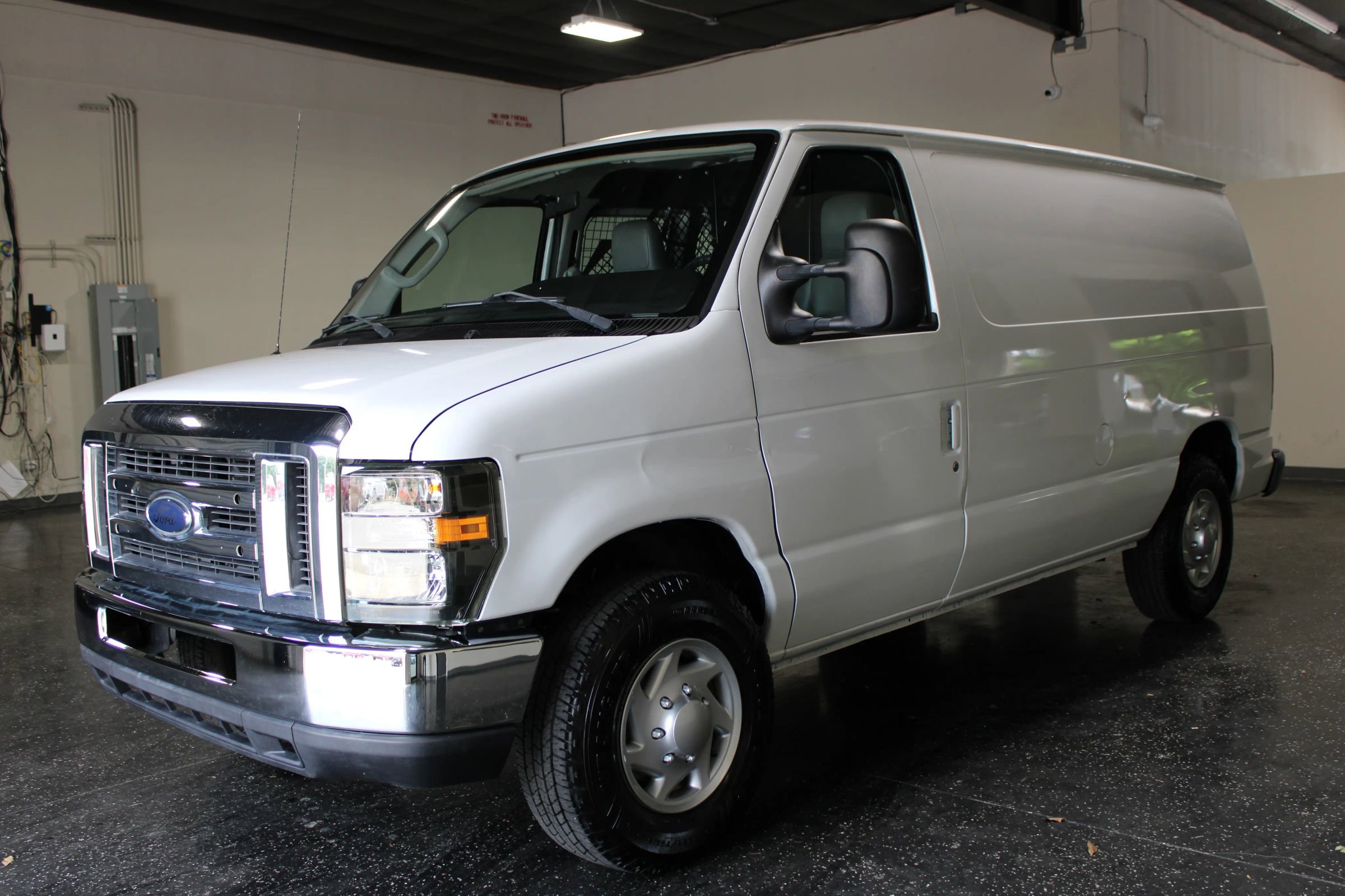 Used 2014 Ford E-150 and Econoline 150 RWD image 6