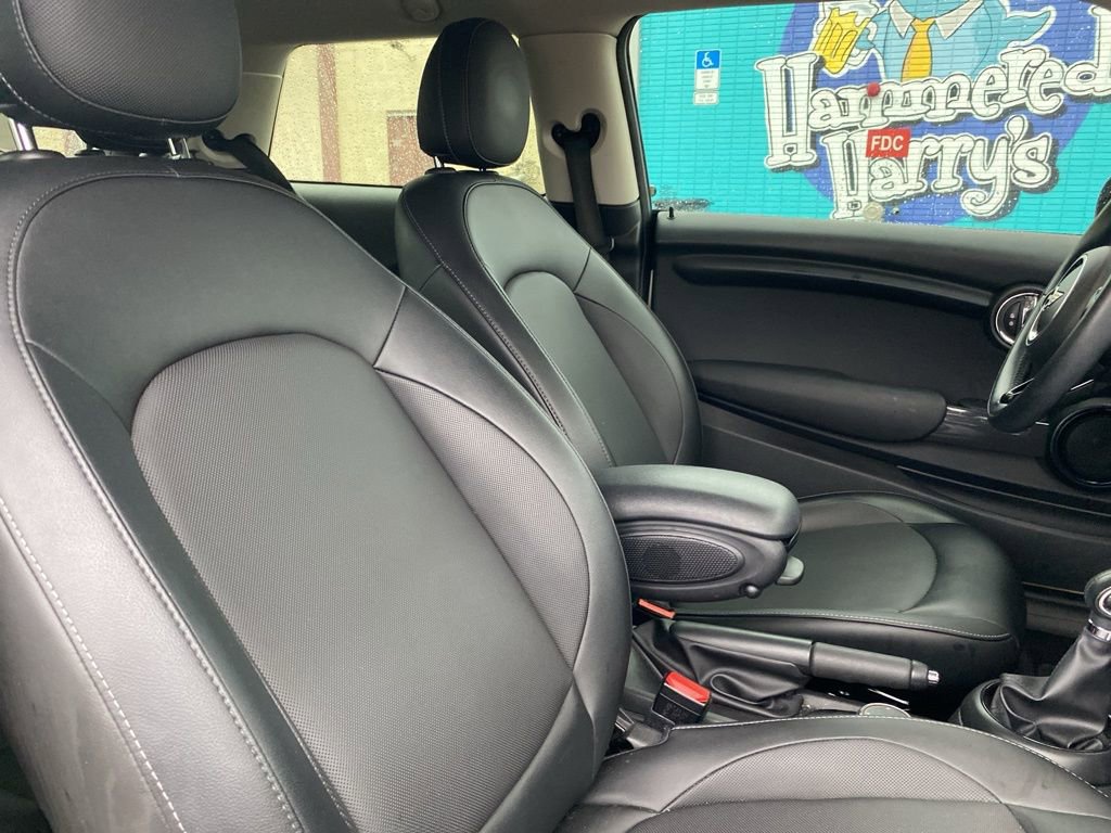 Used 2017 MINI Cooper 2-Door Hardtop image 12