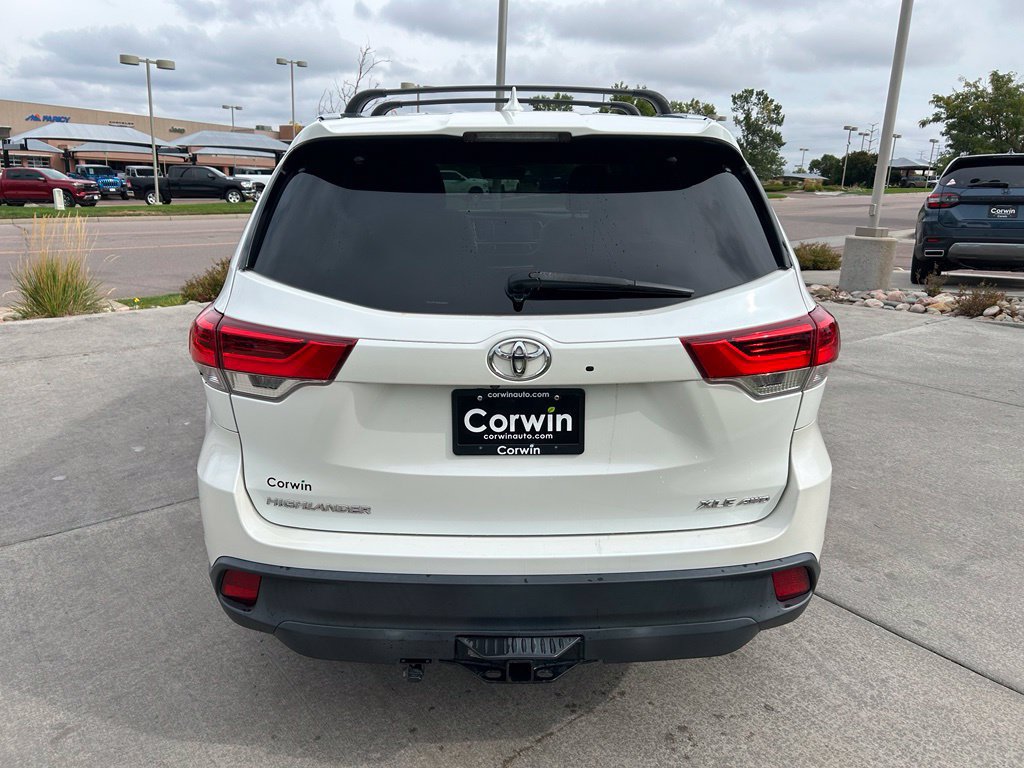 Used 2017 Toyota Highlander XLE AWD/4WD image 6