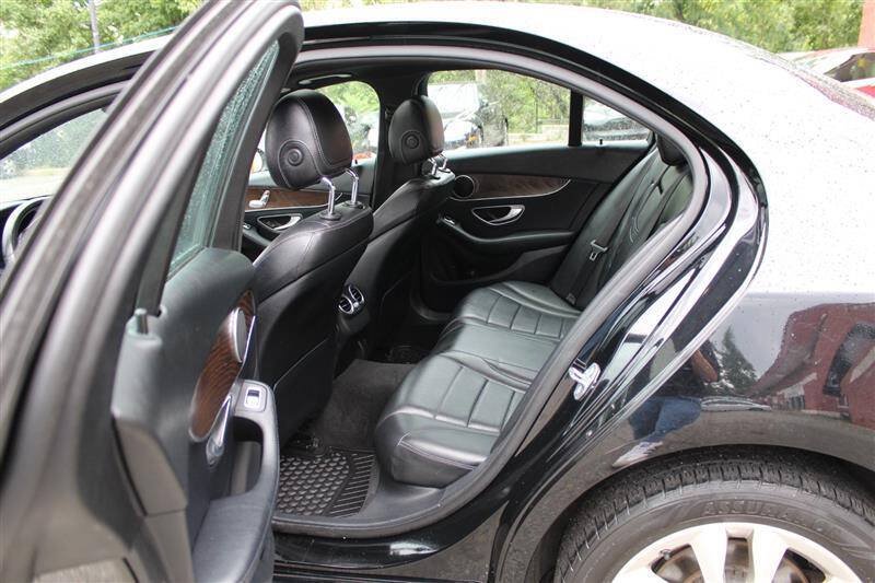 Used 2019 Mercedes-Benz C 300 4MATIC Sedan image 24