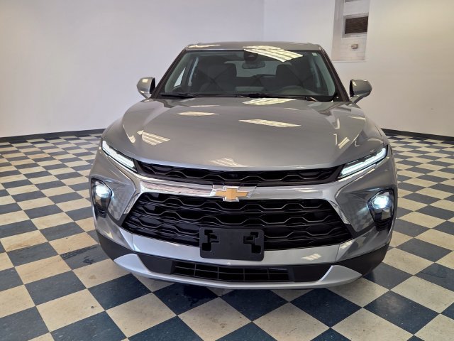 Used 2025 Chevrolet Blazer LT AWD/4WD image 2
