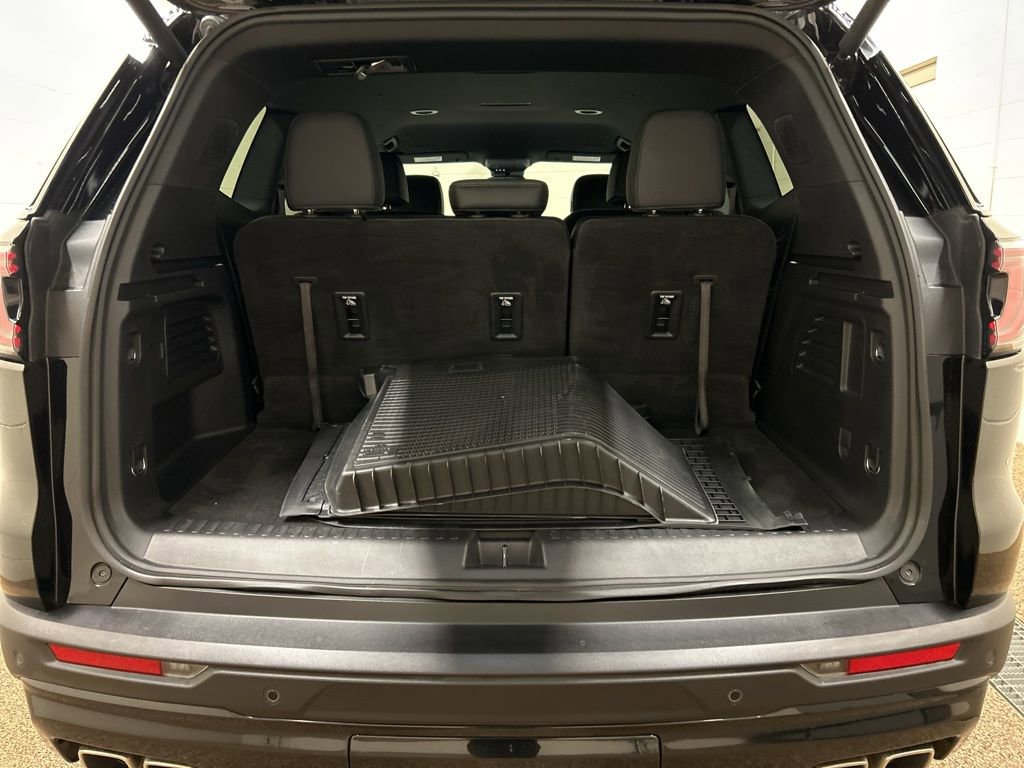 Used 2024 GMC Acadia AT4 w/ Luxury Package image 17