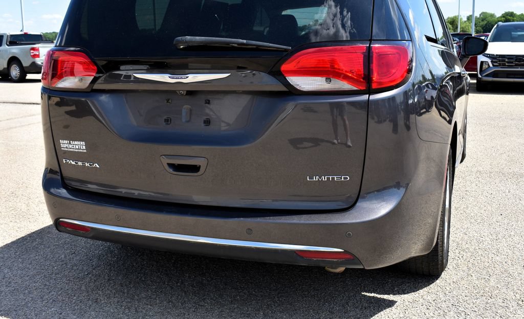 Used 2020 Chrysler Pacifica Limited FWD image 10
