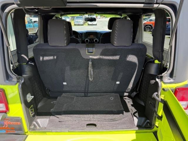 Used 2017 Jeep Wrangler Sahara AWD/4WD image 5