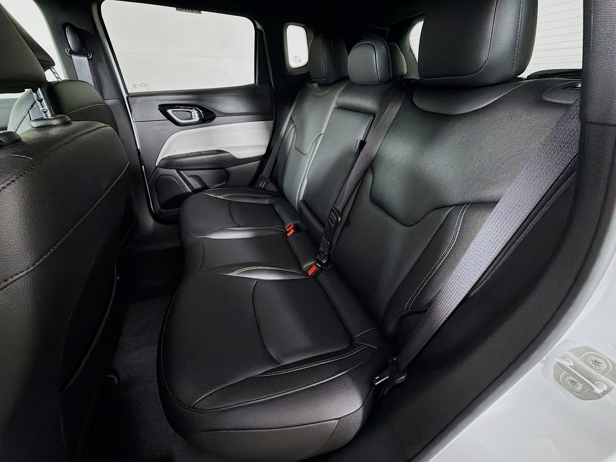 Used 2025 Jeep Compass Limited image 22