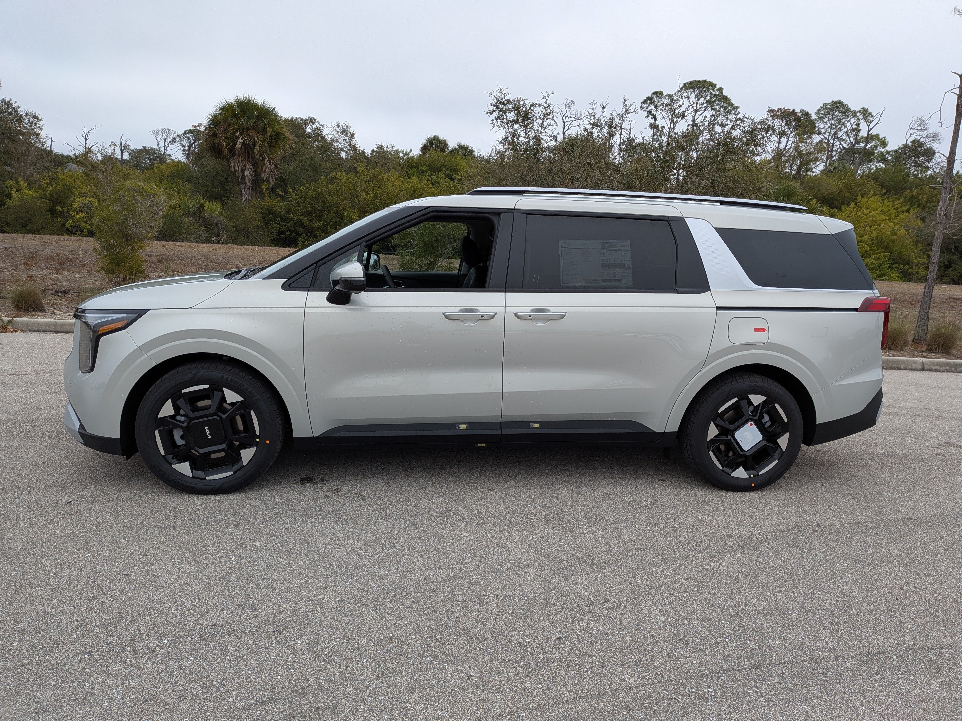 New 2026 Kia Carnival EX FWD image 8
