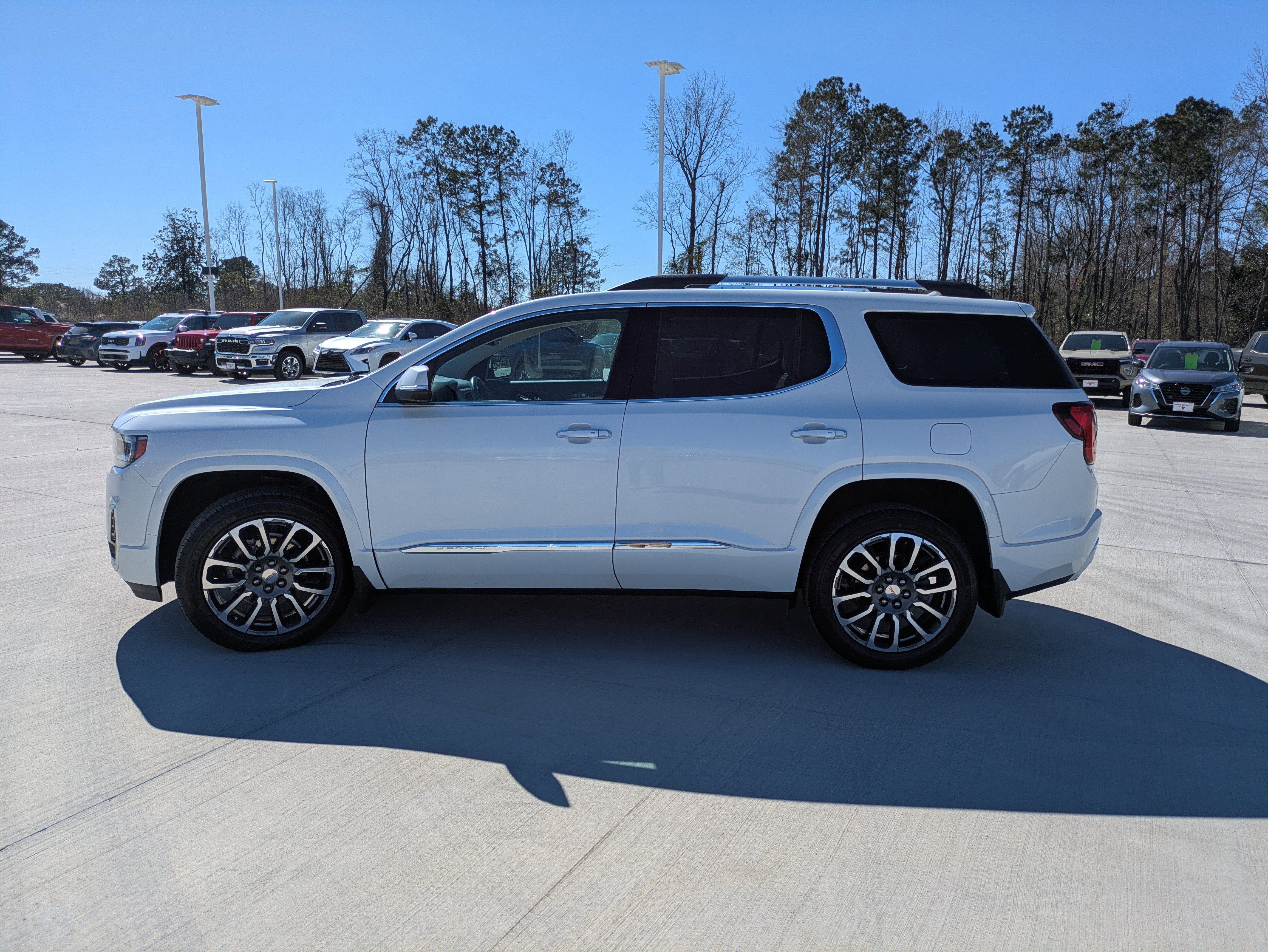 Used 2022 GMC Acadia Denali w/ Denali Ultimate Package image 4
