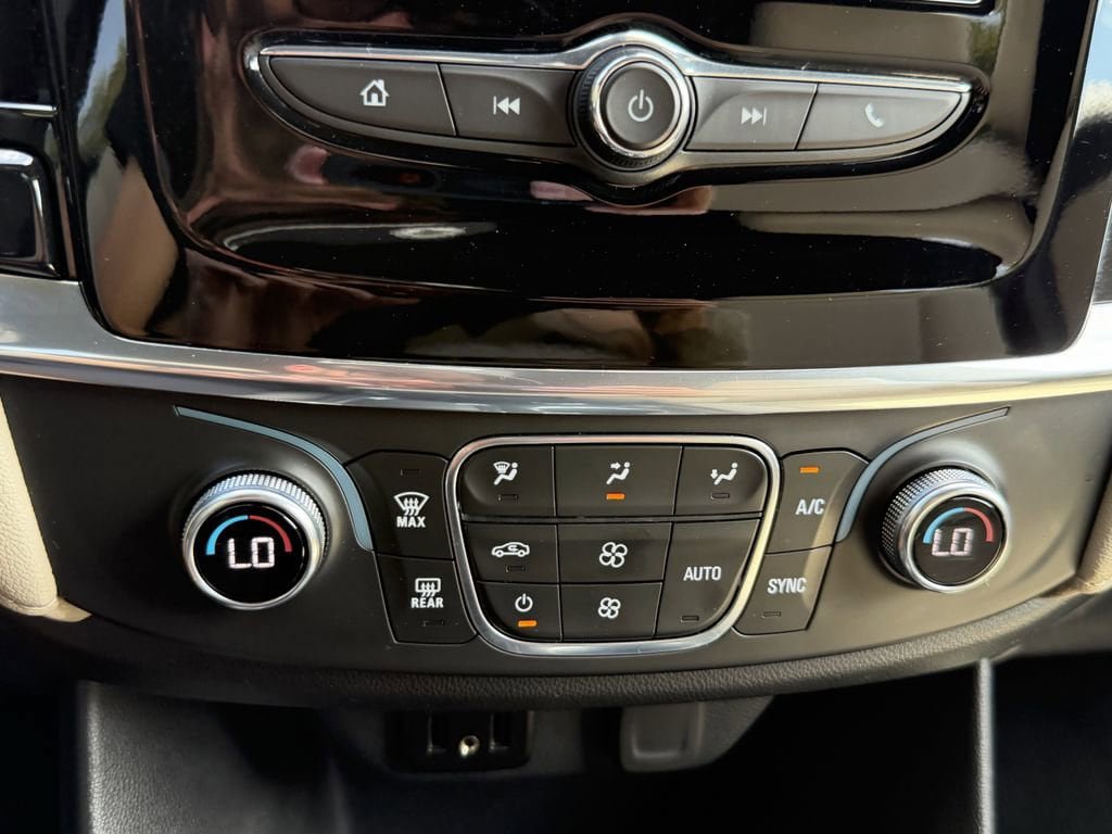 Used 2023 Chevrolet Traverse LS FWD image 24