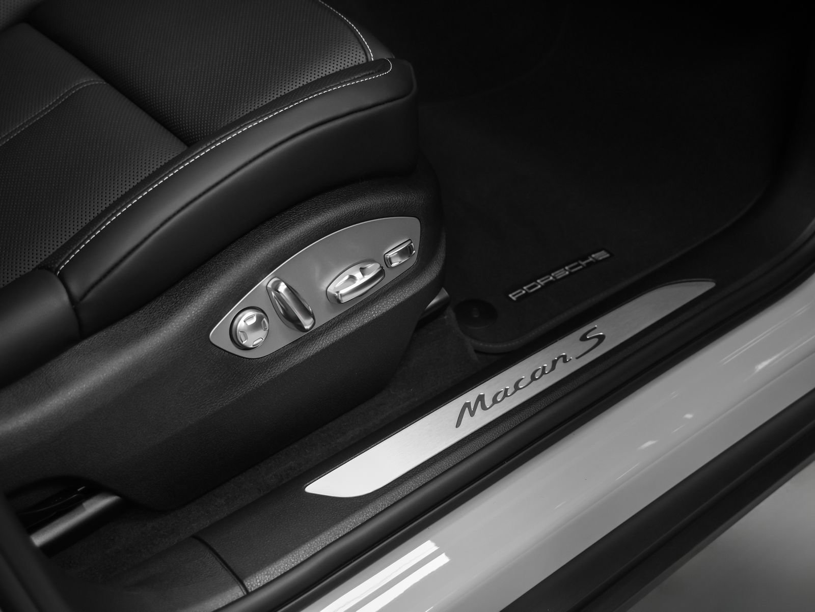 New 2026 Porsche Macan S AWD/4WD image 24