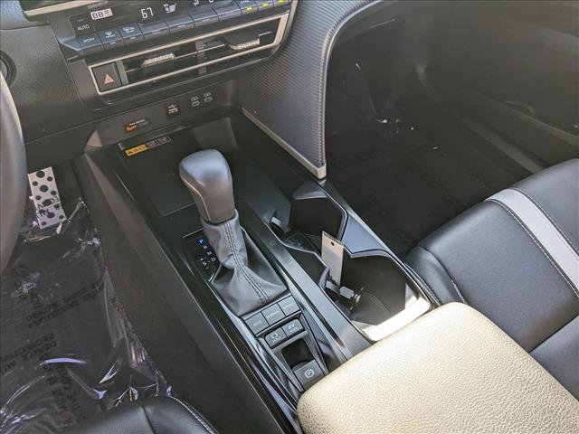 Used 2025 Toyota Camry SE image 12