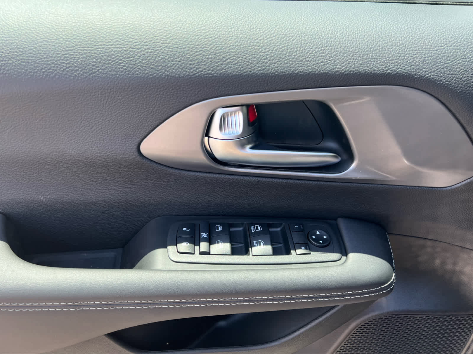 New 2025 Chrysler Voyager LX image 14