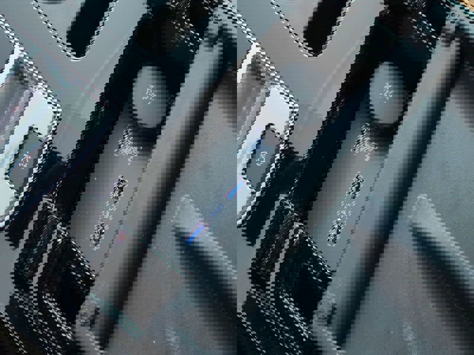 Used 2020 Land Rover Discovery HSE image 32