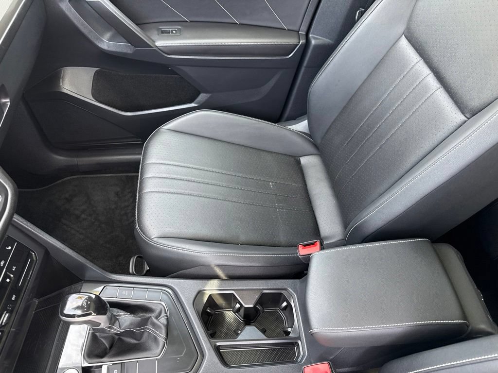 Used 2023 Volkswagen Tiguan SE w/ Panoramic Sunroof Package FWD image 27