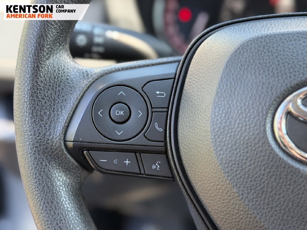 Used 2025 Toyota RAV4 XLE AWD/4WD image 16