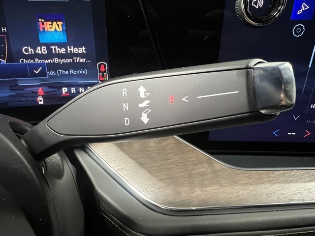 Used 2025 Chevrolet Suburban High Country image 26