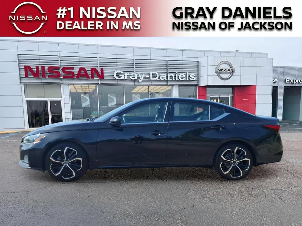 Used 2023 Nissan Altima 2.5 SR FWD video 4