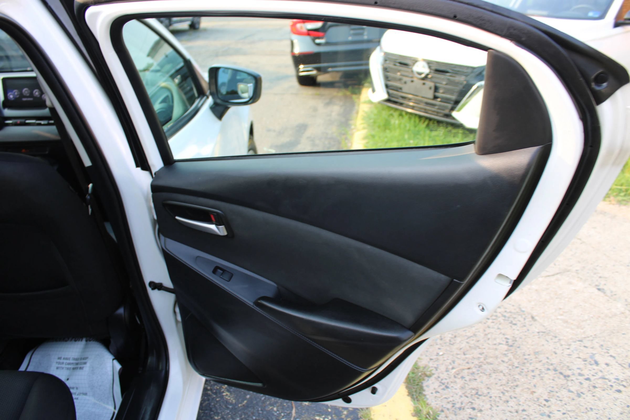 Used 2019 Toyota Yaris L FWD image 17