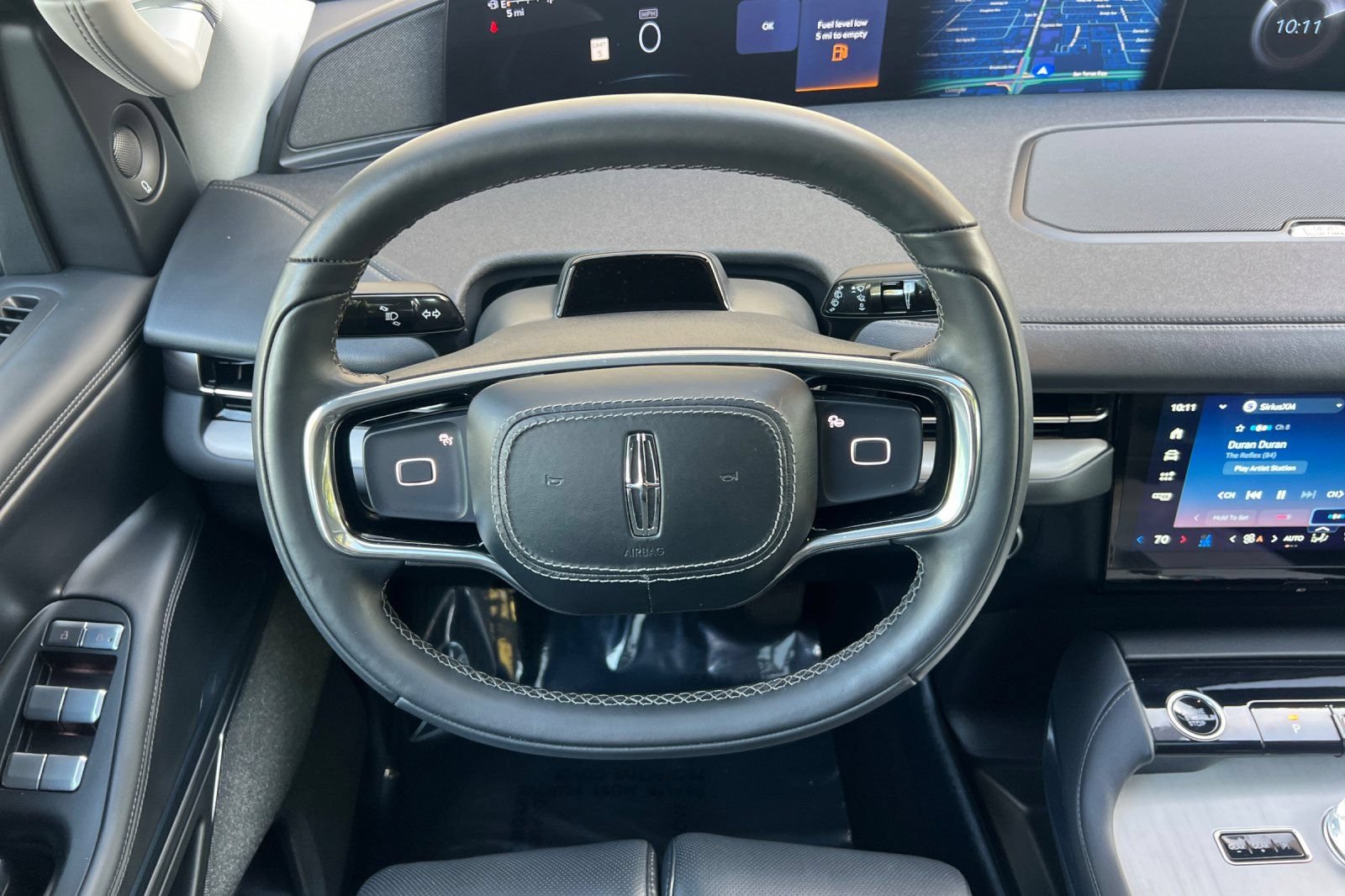 Certified 2025 Lincoln Navigator L Reserve AWD/4WD image 12