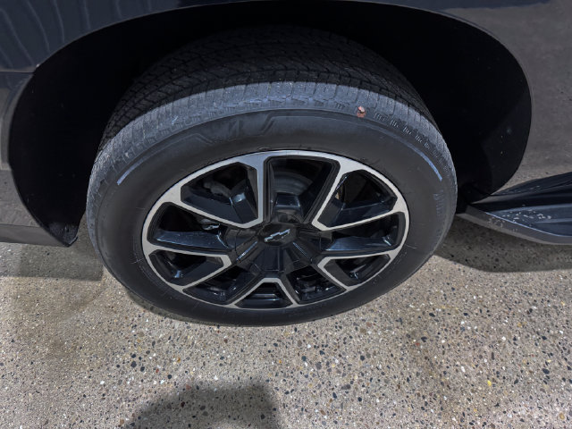 Used 2024 Chevrolet Suburban RST w/ Luxury Package AWD/4WD image 31