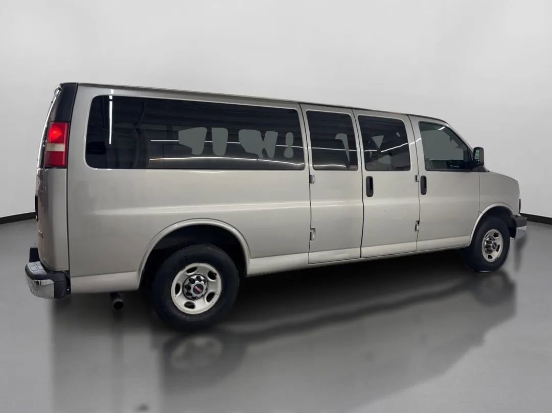 Used 2008 GMC Savana 3500 Extended Passenger w/ LT Preferred Equipment Group image 11