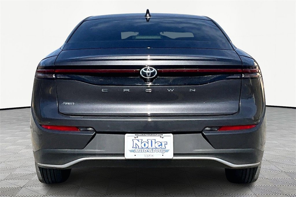 Used 2023 Toyota Crown XLE image 4