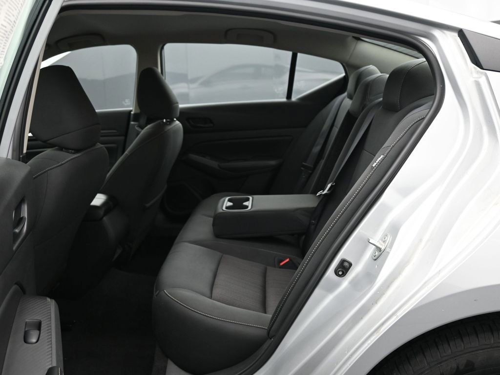 Used 2024 Nissan Altima 2.5 SV FWD image 16