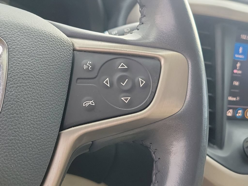 Used 2020 GMC Acadia Denali w/ Technology Package FWD image 25