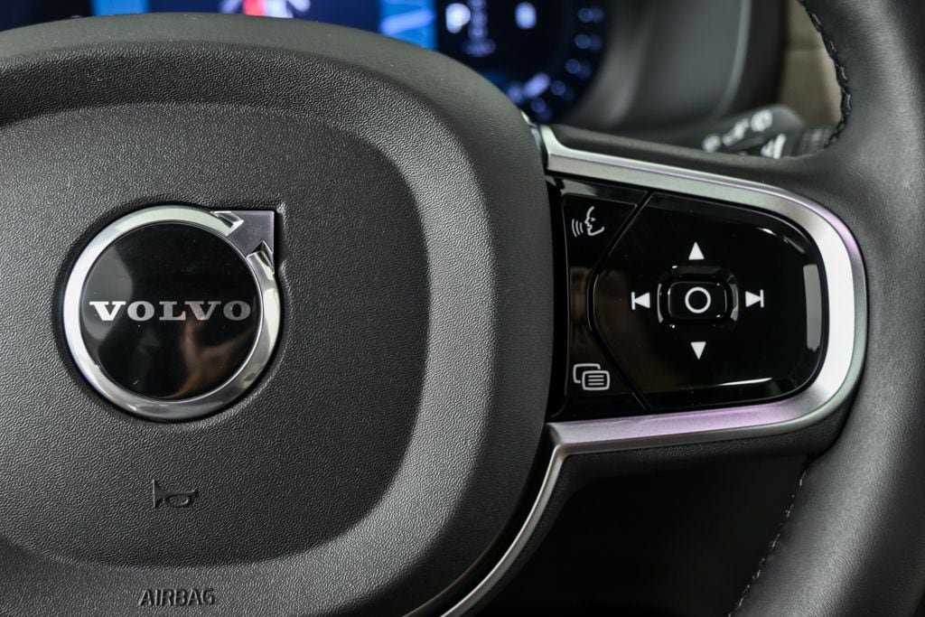 New 2026 Volvo XC90 B6 Plus w/ Protection Package Premier AWD/4WD image 11