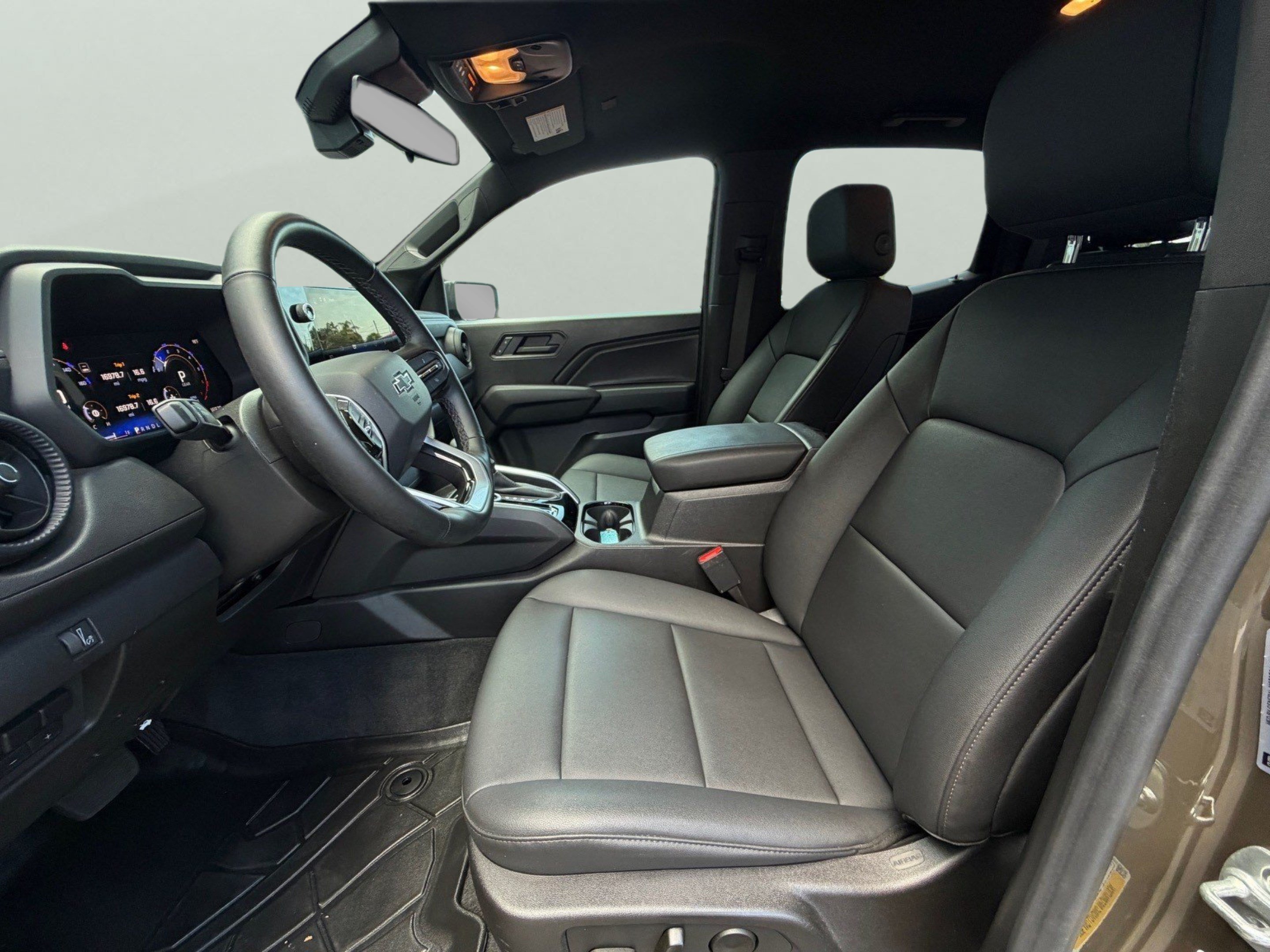 Used 2025 Chevrolet Colorado Trail Boss AWD/4WD image 13