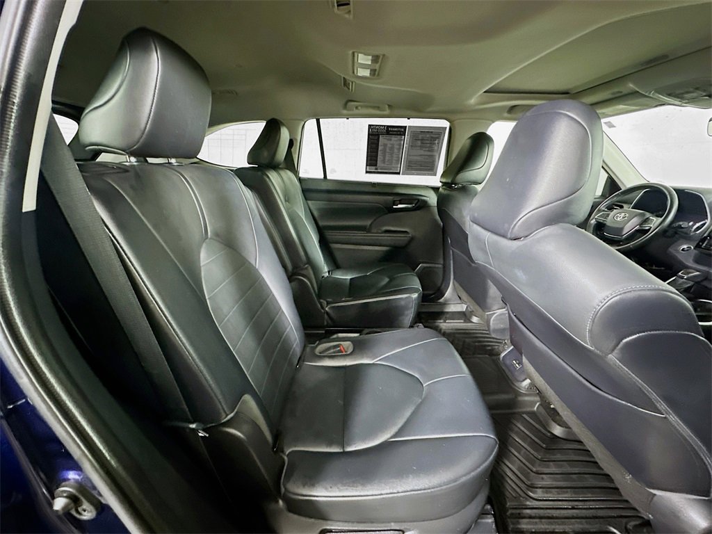 Used 2021 Toyota Highlander XLE image 11