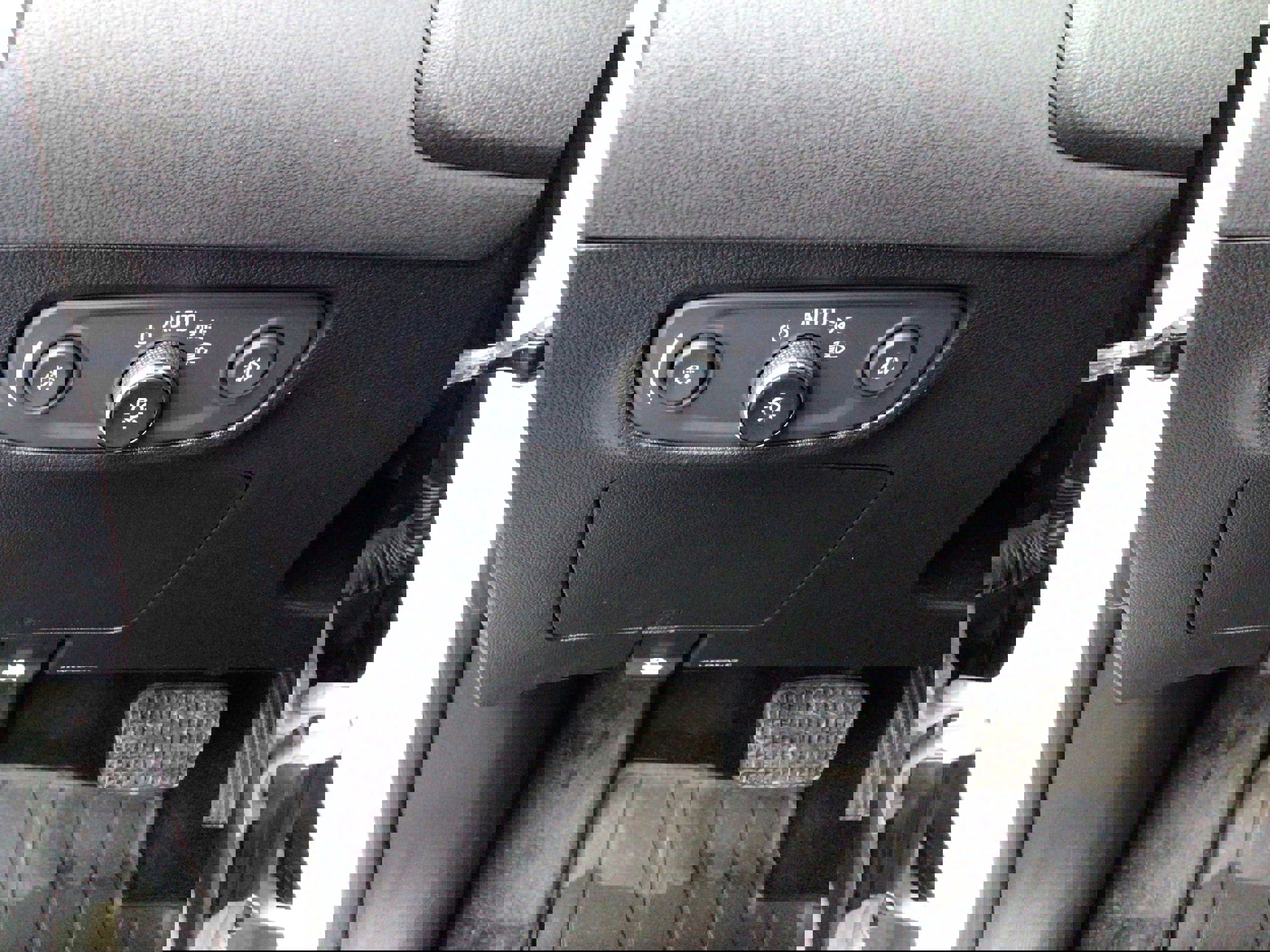 Used 2023 Buick Encore GX Essence w/ Experience Buick Package image 24