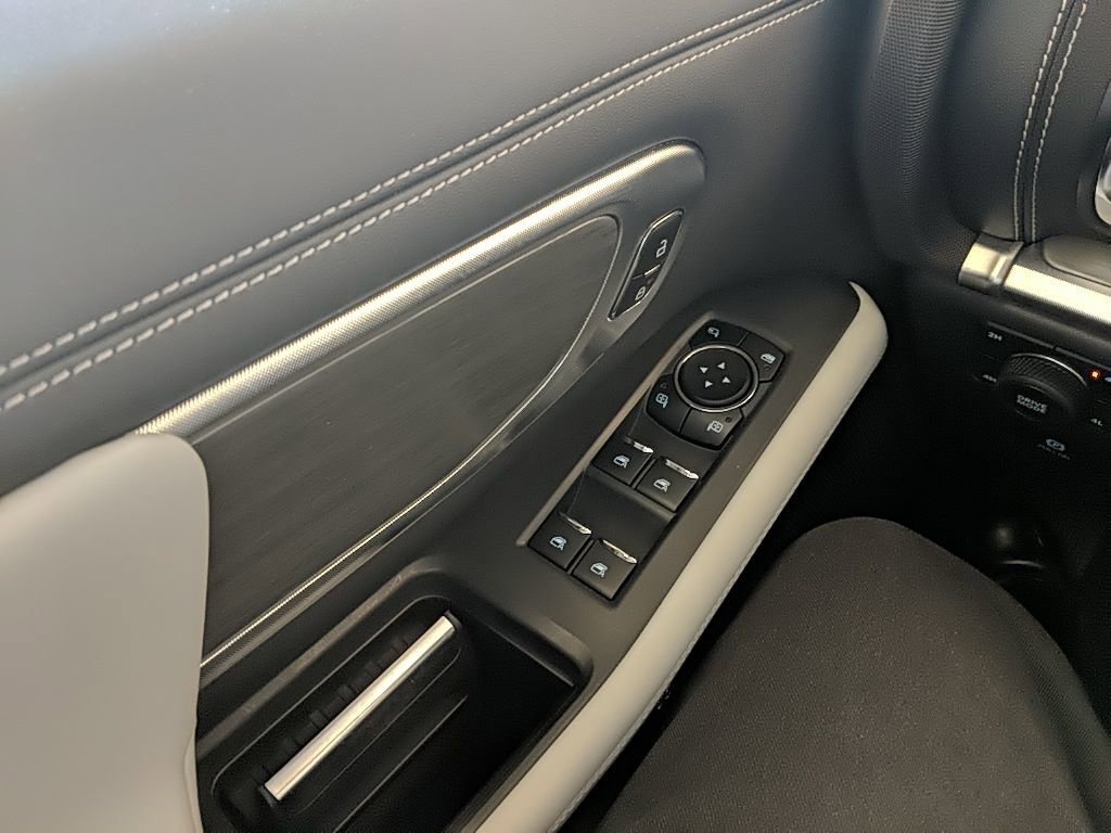 Used 2025 Ford Expedition Platinum image 33