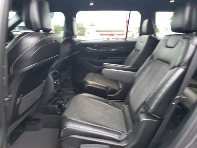 Used 2023 Jeep Grand Cherokee L Laredo RWD image 10