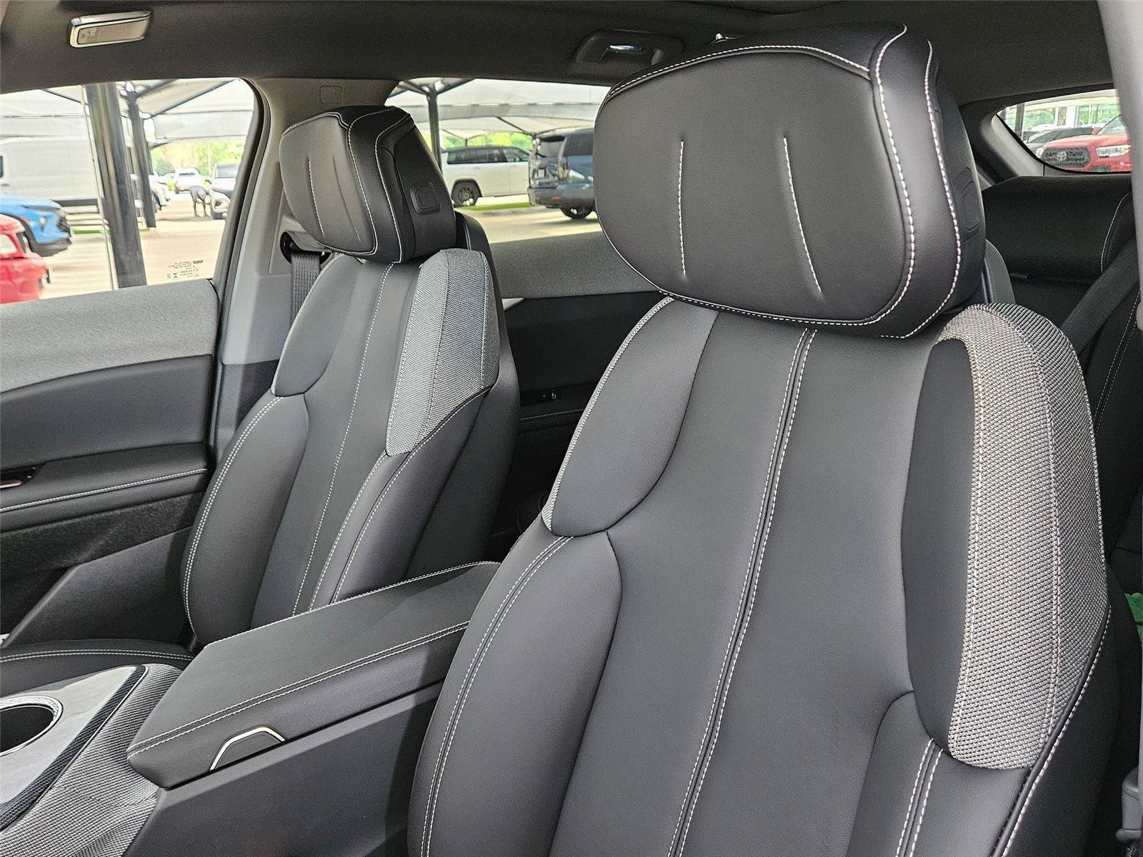 New 2026 Cadillac Optiq Sport 1 w/ LPO, Floor Liner Package AWD/4WD image 9