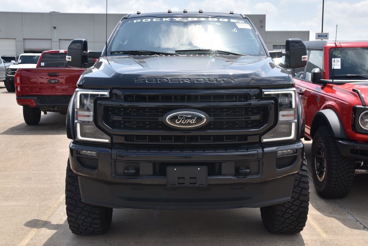 Used 2022 Ford F250 Lariat w/ Black Appearance Package image 3