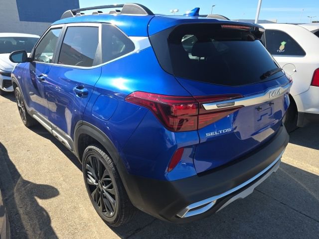 Used 2023 Kia Seltos Nightfall Edition image 2