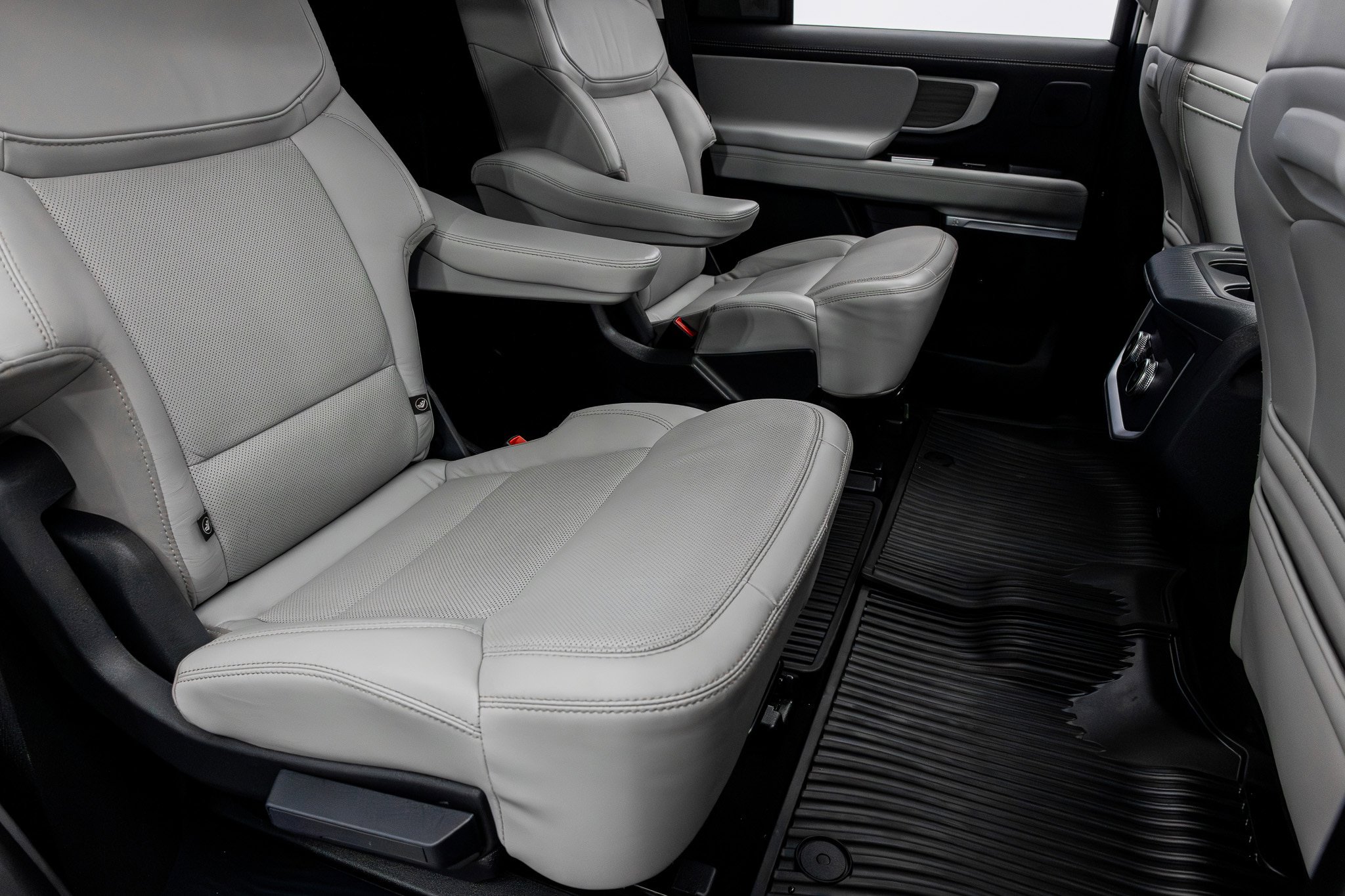 Used 2025 Ford Expedition Platinum w/ Driver's Package image 37