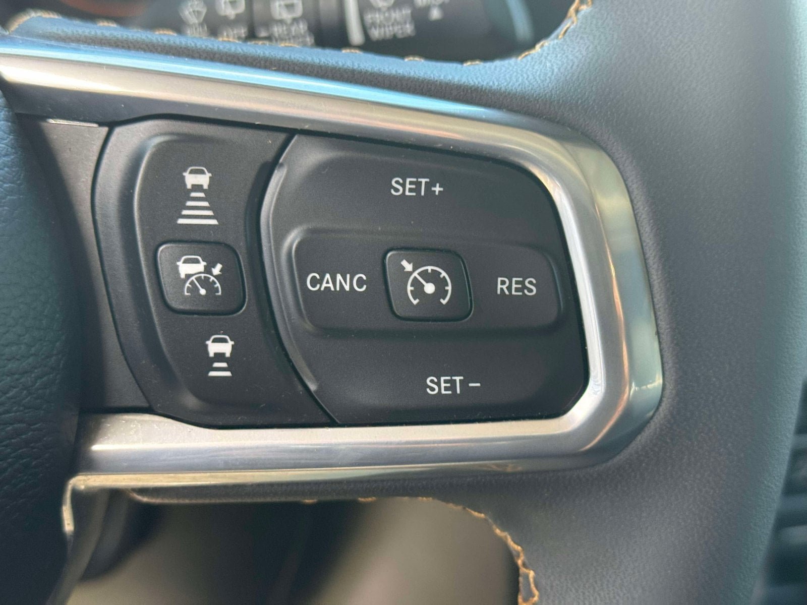 Used 2024 Jeep Wrangler Unlimited Sahara AWD/4WD image 21
