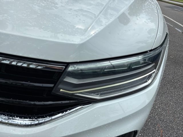 Used 2022 Volkswagen Tiguan SE R-Line FWD image 10