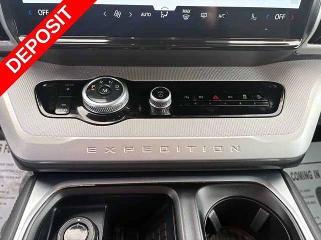 Used 2025 Ford Expedition Active image 32