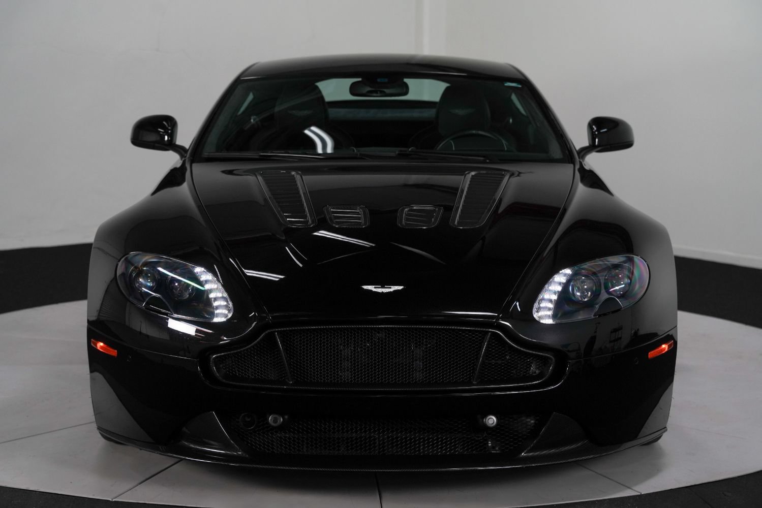 Used 2017 Aston Martin V12 Vantage S RWD image 9