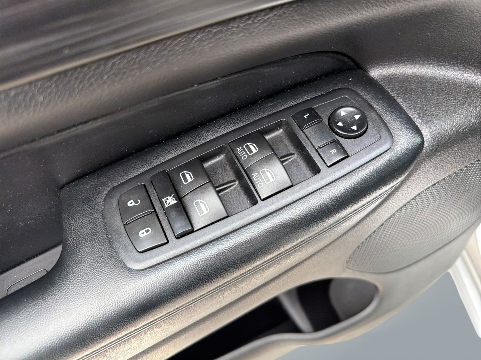 Used 2021 Jeep Grand Cherokee Laredo X RWD image 24