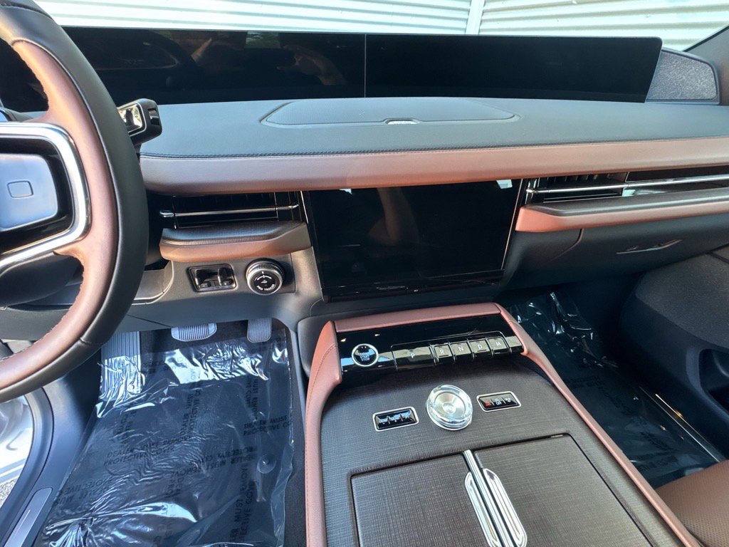 New 2025 Lincoln Navigator Reserve image 33