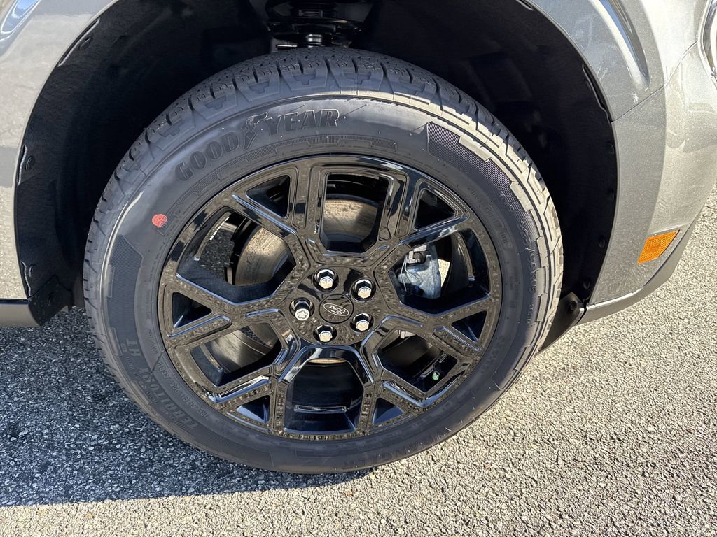 New 2026 Ford Maverick Lariat w/ Black Appearance Package image 12