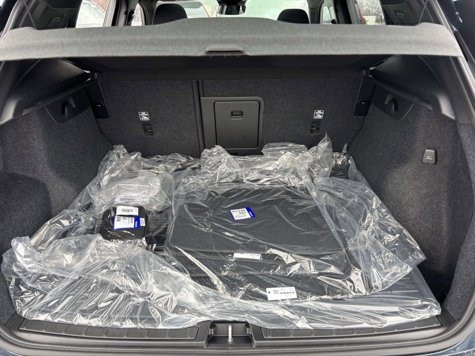 New 2026 Volvo XC40 B5 Ultra w/ Protection Package Premier AWD/4WD image 9
