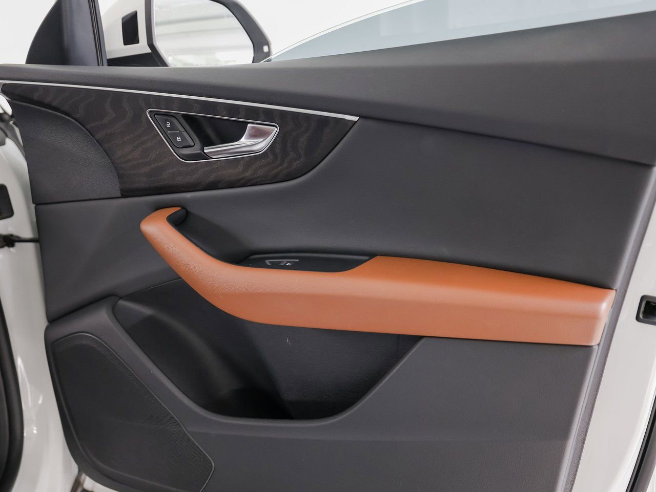 Used 2022 Audi Q8 Premium image 27