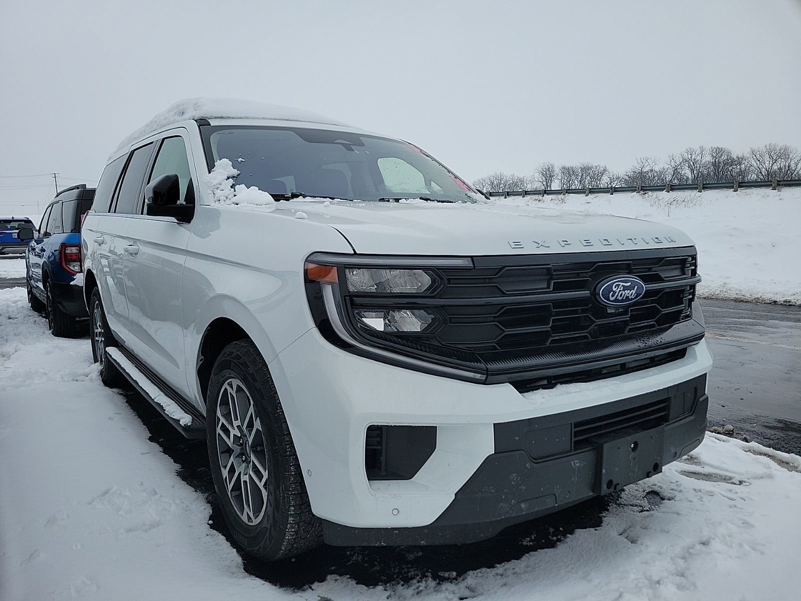 Used 2025 Ford Expedition Active image 3