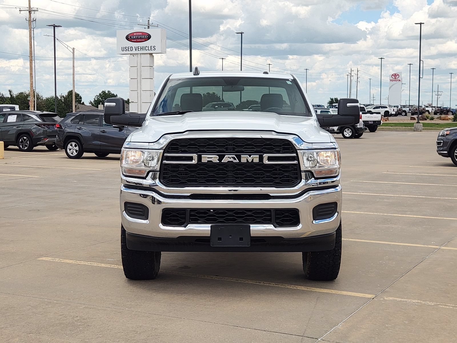 Used 2024 RAM 2500 Tradesman w/ Chrome Appearance Group AWD/4WD image 7
